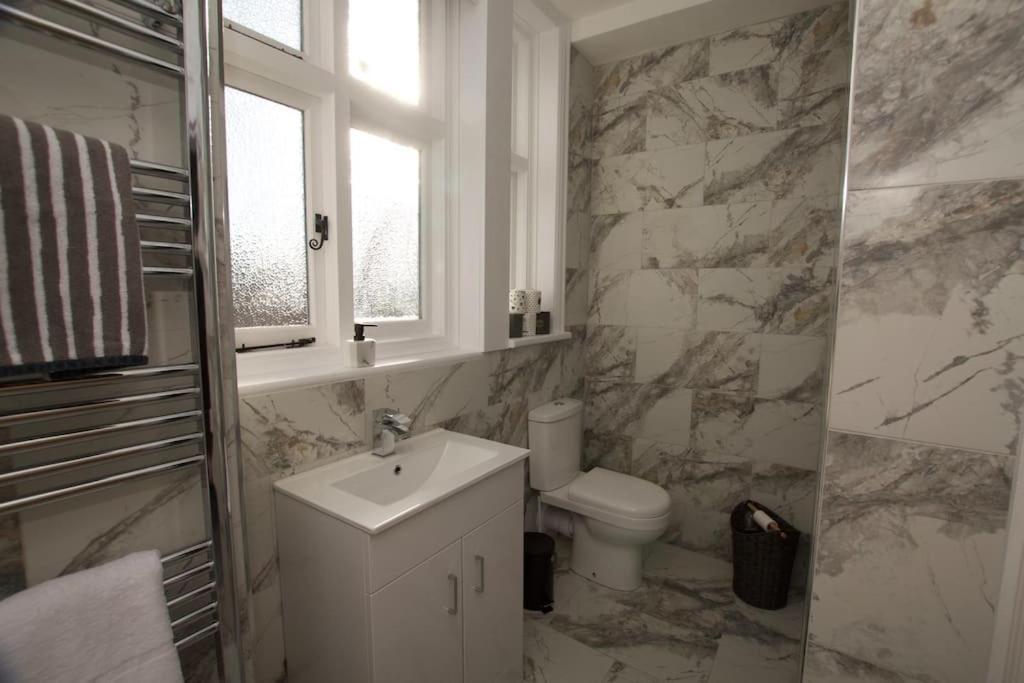 滨海弗林顿Beautiful Large 3-Bed Coastal Flat With Parking.公寓 外观 照片