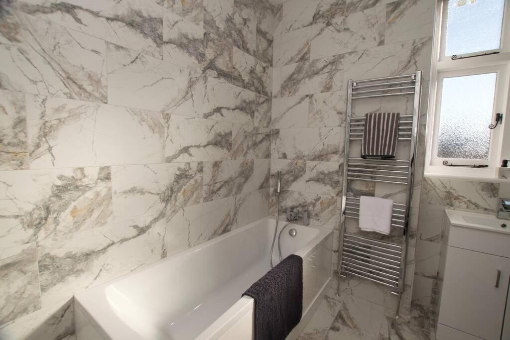 滨海弗林顿Beautiful Large 3-Bed Coastal Flat With Parking.公寓 外观 照片